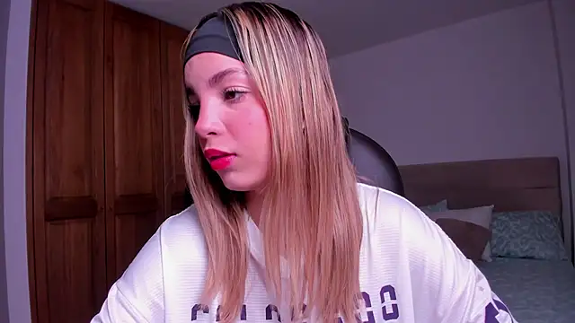 Snapshot of jana_parissi chatting on 10-03-25, 07:22 jana parissi online show from 10-03-25, 07:22