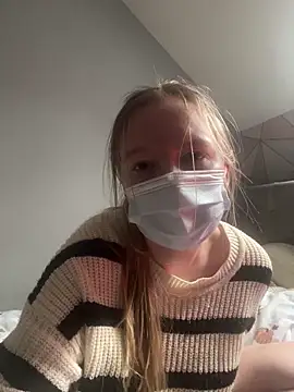 hazel wood21 online show from 03-31-26, 04:29