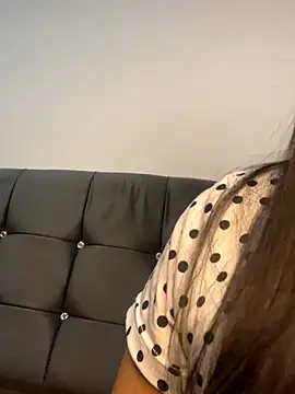 Rosa 25x online show from 10-15-25, 01:00