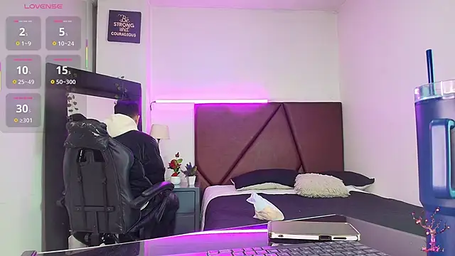 Lucass love online show from 10-14-25, 01:23