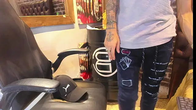 VinzenzRizzo online show from 09-26-25, 04:27