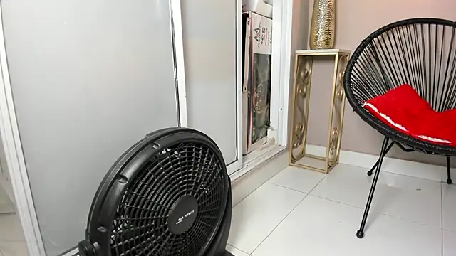 Snapshot of dulce_fiore07 chatting on 09-30-25, 12:32 dulce fiore07 online show from 09-30-25, 12:32