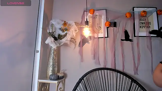 Snapshot of dulce_fiore07 chatting on 10-31-25, 12:50 dulce fiore07 online show from 10-31-25, 12:50