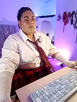 AndreaKinky online show from 10-29-25, 08:38