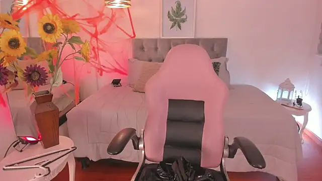 Lucie Harper online show from 10-10-25, 07:57