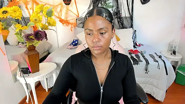 Lucie Harper online show from 10-17-25, 08:44