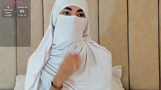 Snapshot of _Zahiira_ chatting on 10-10-25, 11:53 Zahiira online show from 10-10-25, 11:53