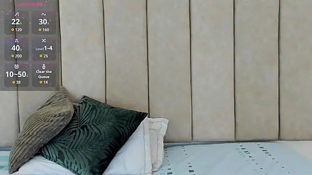 Snapshot of _Zahiira_ chatting on 10-14-25, 11:55 Zahiira online show from 10-14-25, 11:55