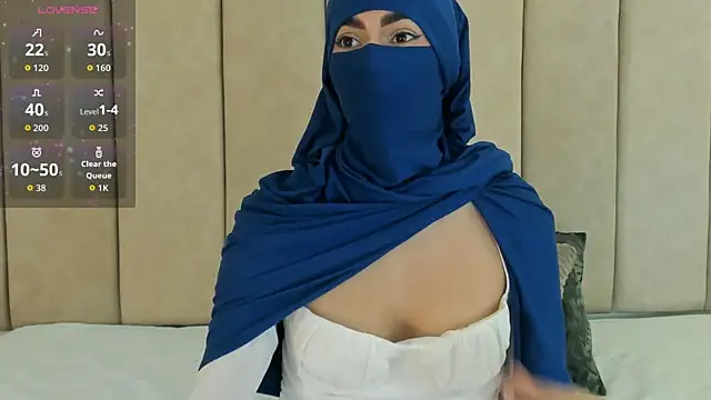 Snapshot of _Zahiira_ chatting on 10-29-25, 12:07 Zahiira online show from 10-29-25, 12:07