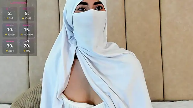 Snapshot of _Zahiira_ chatting on 11-04-25, 12:04 Zahiira online show from 11-04-25, 12:04