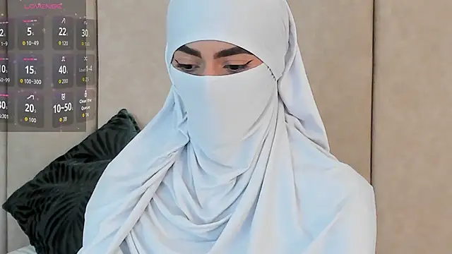 Snapshot of _Zahiira_ chatting on 11-18-25, 12:09 Zahiira online show from 11-18-25, 12:09