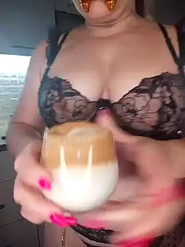 BigAssMom  online show from 06-17-26, 05:03