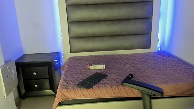 Andrea brunnette online show from 09-26-25, 01:26