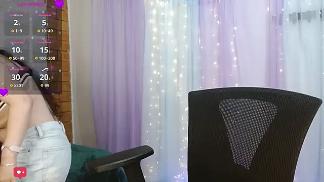 Snapshot of Camila_Ord chatting on 10-31-25, 12:44 Camila Ord online show from 10-31-25, 12:44