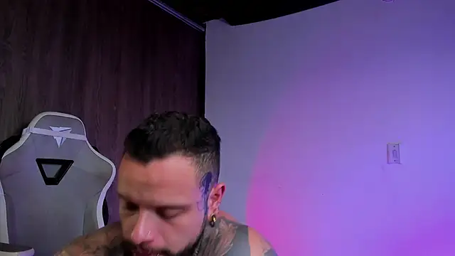 Snapshot of natevillage chatting on 10-03-25, 10:07 natevillage online show from 10-03-25, 10:07