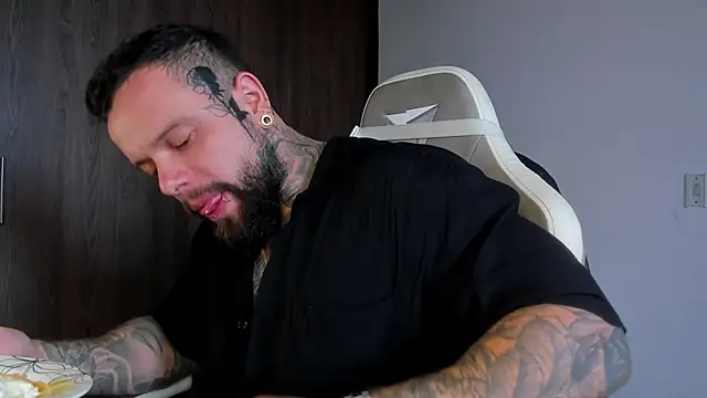 Snapshot of natevillage chatting on 10-05-25, 01:20 natevillage online show from 10-05-25, 01:20