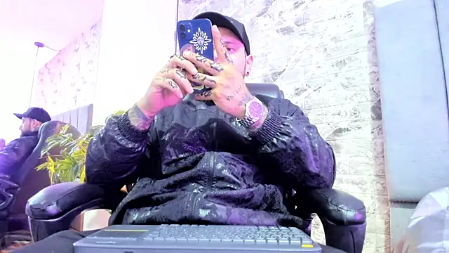 Snapshot of natevillage chatting on 10-08-25, 12:19 natevillage online show from 10-08-25, 12:19