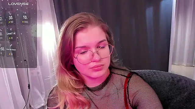 Snapshot of SophieMurrr chatting on 09-17-25, 03:35 SophieMurrr online show from 09-17-25, 03:35