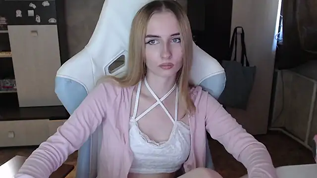 Snapshot of Cutti_Crystal chatting on 09-30-25, 06:07 Cutti Crystal online show from 09-30-25, 06:07