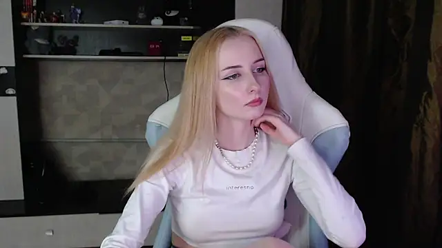 Cutti Crystal online show from 03-23-26, 08:35