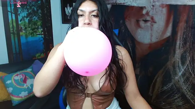 gigi gilt  online show from 06-24-26, 08:41