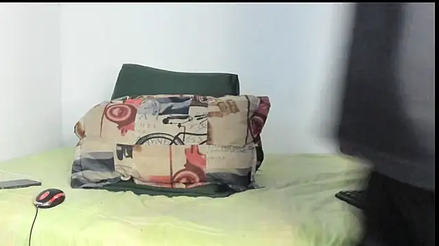 Snapshot of _Logan_Colton_ chatting on 06-21-26, 04:42 Logan Colton online show from 06-21-26, 04:42