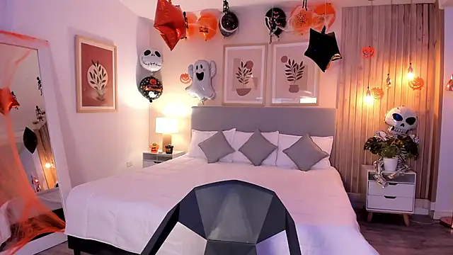 AuroraEvanss online show from 10-17-25, 09:06