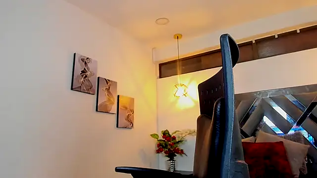 Snapshot of Rossi_ss1 chatting on 09-13-25, 04:01 Rossi ss1 online show from 09-13-25, 04:01