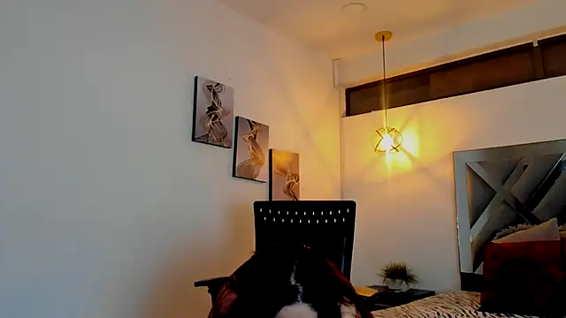 Snapshot of Rossi_ss1 chatting on 10-04-25, 04:10 Rossi ss1 online show from 10-04-25, 04:10