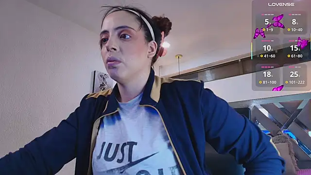 Snapshot of Rossi_ss1 chatting on 10-29-25, 03:42 Rossi ss1 online show from 10-29-25, 03:42