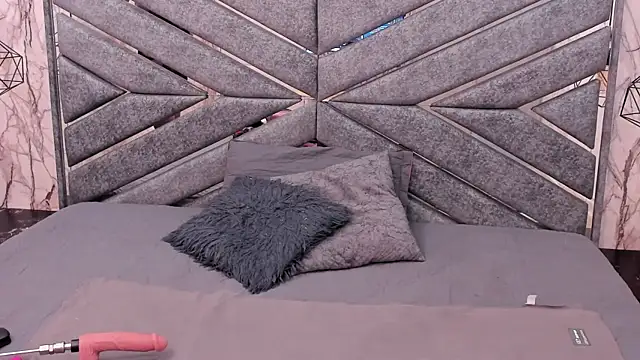 SASHA BROWNIE   online show from 01-11-26, 07:30