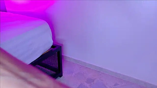 Taylorsmitth  online show from 02-02-26, 12:04