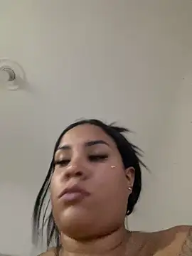 MarianaaSantos online show from 06-18-26, 04:57