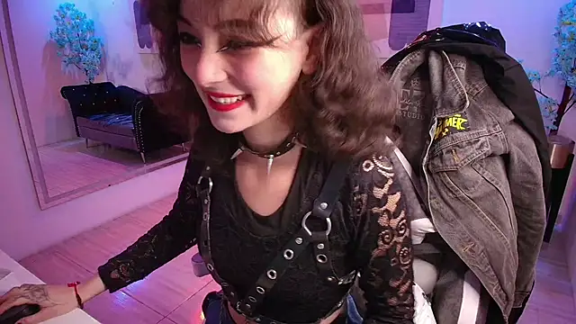 Snapshot of Infernus_vana666 chatting on 10-15-25, 11:21 Infernus vana666 online show from 10-15-25, 11:21