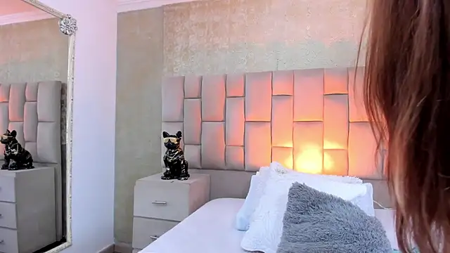 cloesummerr  online show from 11-04-25, 01:54