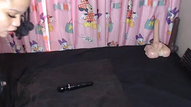 TrishahXo online show from 06-12-26, 08:13