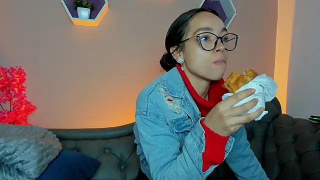 Dafne Mel online show from 10-04-25, 02:04