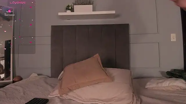 Snapshot of Sweet_Janne_ chatting on 10-17-25, 07:05 Sweet Janne online show from 10-17-25, 07:05