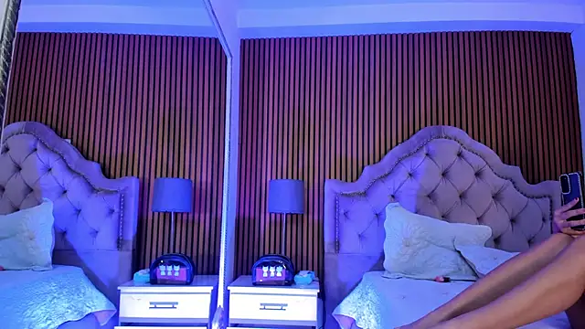 Snapshot of Starbutterflyy_ chatting on 11-13-25, 04:11 Starbutterflyy online show from 11-13-25, 04:11