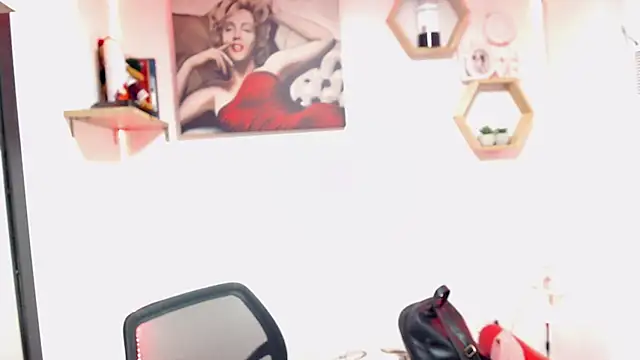 Snapshot of DIVAX_MONSERRAT chatting on 10-05-25, 05:44 DIVAX MONSERRAT online show from 10-05-25, 05:44