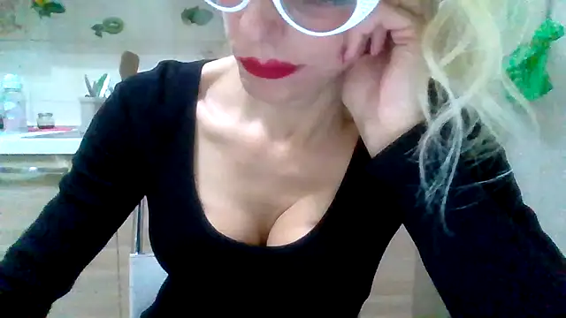 Kelly80 online show from 10-21-25, 04:19