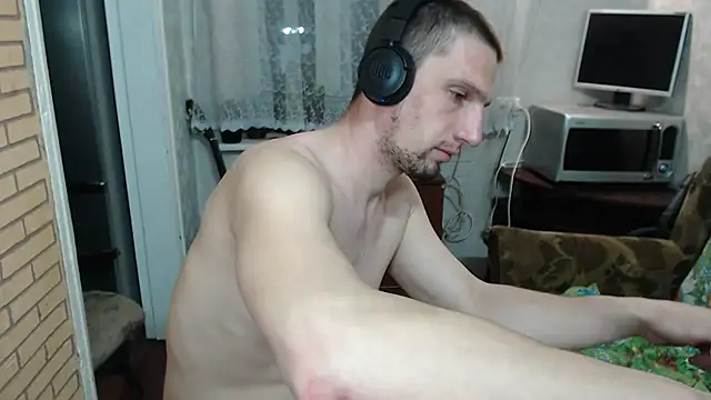 Snapshot of Alexilon chatting on 03-18-26, 06:11 Alexilon online show from 03-18-26, 06:11