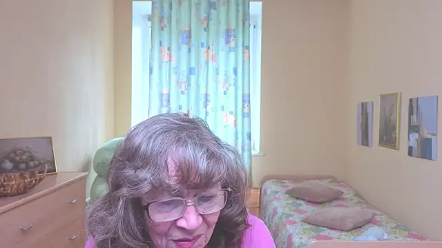 Betty Brick online show from 04-09-26, 12:10