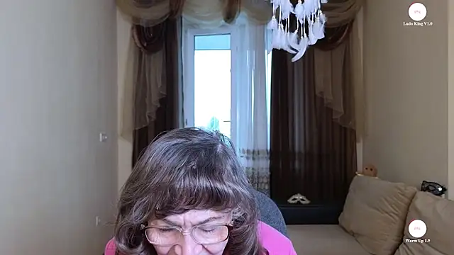 Snapshot of Betty_Brick chatting on 05-12-26, 01:30 Betty Brick online show from 05-12-26, 01:30