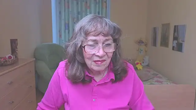 Snapshot of Betty_Brick chatting on 05-14-26, 03:41 Betty Brick online show from 05-14-26, 03:41