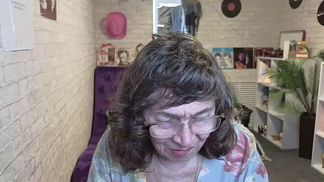 Snapshot of Betty_Brick chatting on 05-20-26, 07:47 Betty Brick online show from 05-20-26, 07:47
