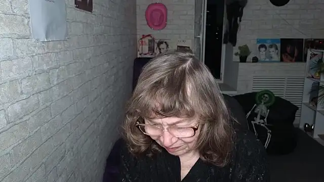 Snapshot of Betty_Brick chatting on 05-22-26, 06:02 Betty Brick online show from 05-22-26, 06:02