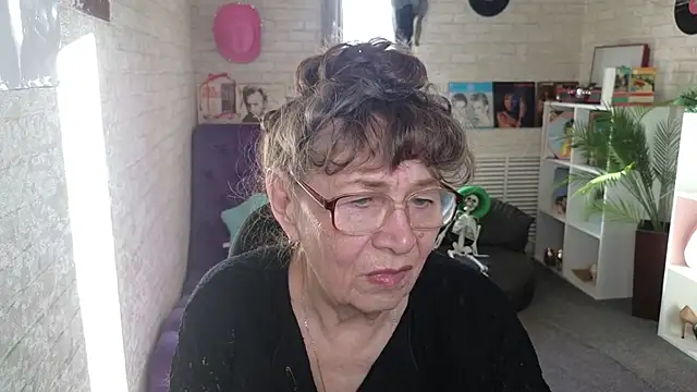 Snapshot of Betty_Brick chatting on 05-23-26, 03:27 Betty Brick online show from 05-23-26, 03:27