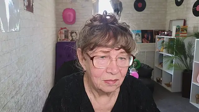 Snapshot of Betty_Brick chatting on 05-25-26, 12:55 Betty Brick online show from 05-25-26, 12:55