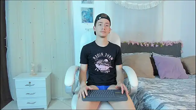 ThiagooJames online show from 11-28-25, 01:52